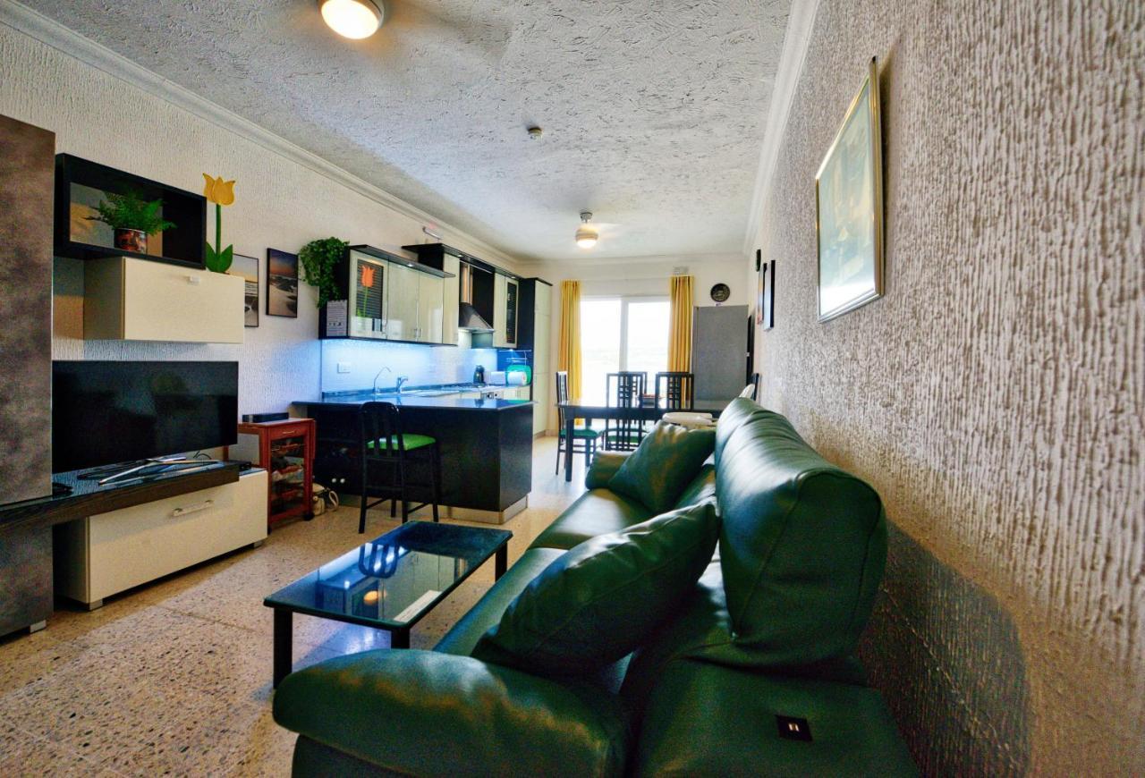 Beachfront With Seaviews Apartment No56 Award Winner Unbeatable Location For Closeness To The Sea Ideal For Guests Looking For Winter Spring And Autumn Breaks In Sunny Malta Also Ideal For Coastal Hikers Mellieha Ngoại thất bức ảnh