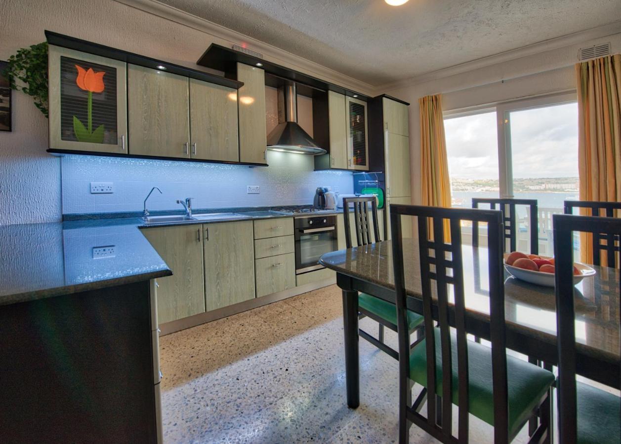 Beachfront With Seaviews Apartment No56 Award Winner Unbeatable Location For Closeness To The Sea Ideal For Guests Looking For Winter Spring And Autumn Breaks In Sunny Malta Also Ideal For Coastal Hikers Mellieha Ngoại thất bức ảnh